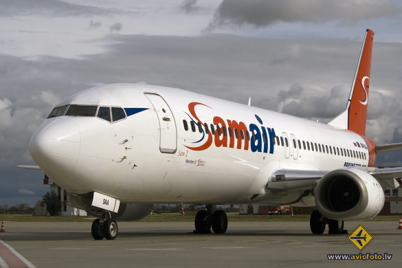 Boeing 737-476