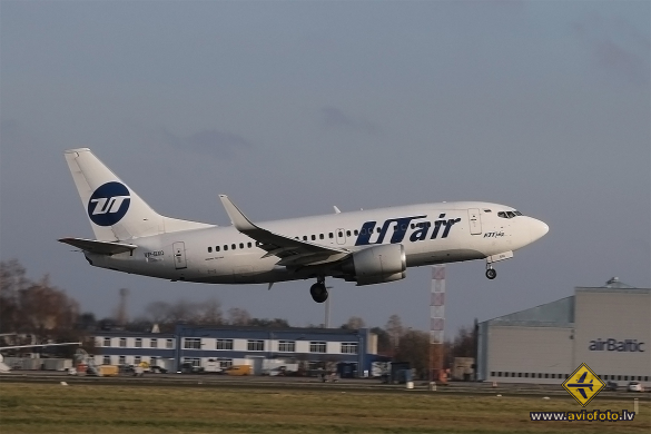 Boeing 737-524