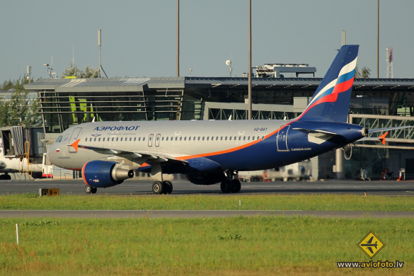 Airbus A320-214