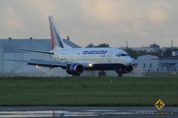 Boeing 737-524