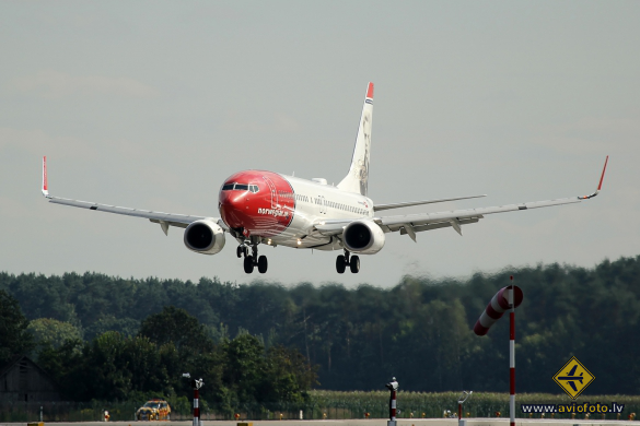 Boeing 737-8DY
