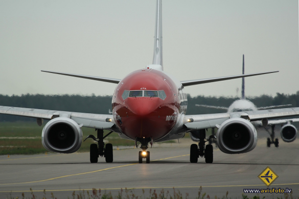 Boeing 737-8JP