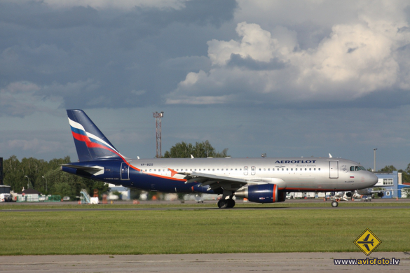 Airbus A320-214