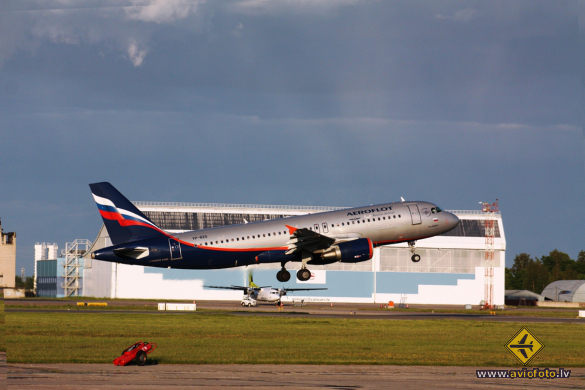 Airbus A320-214