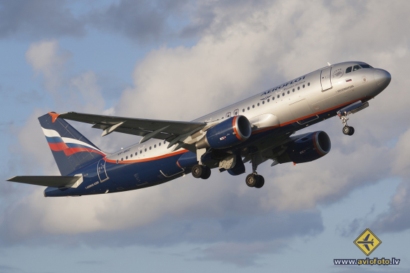 Airbus A320-214
