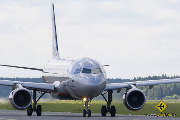 Airbus A320-214