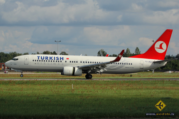 Boeing 737-8F2