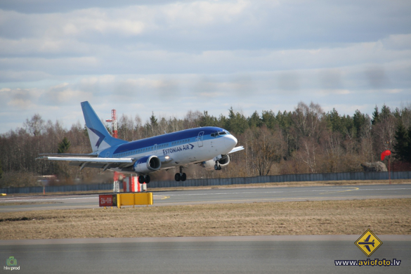 Boeing 737-5L9