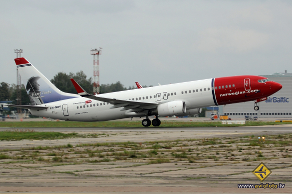 Boeing 737-8FZ