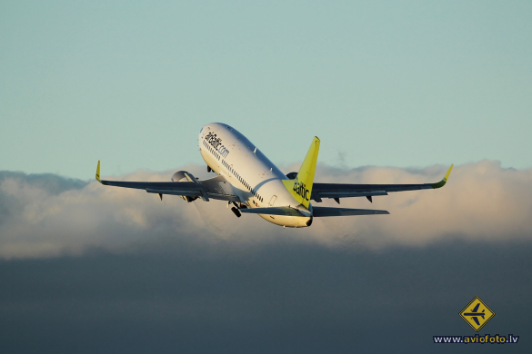 Boeing 737-36Q