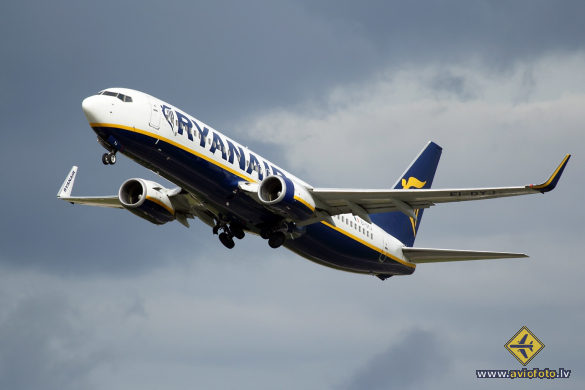Boeing 737-8AS