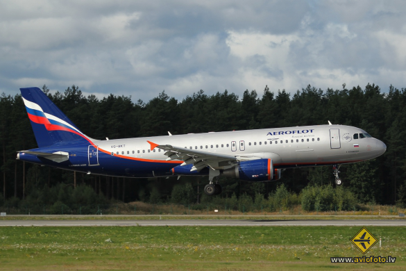 Airbus A320-214