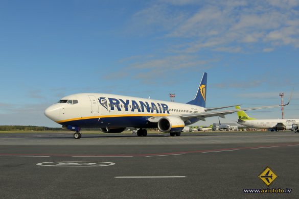 Boeing 737-8AS