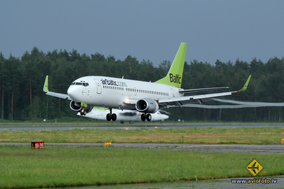 Boeing 737-33V