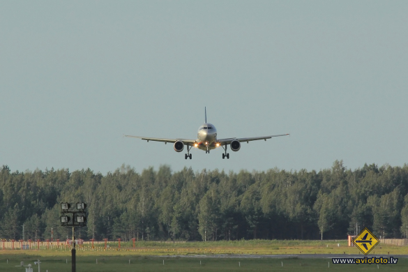 Airbus A320-214