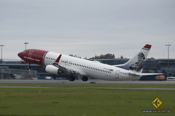 Boeing 737-8JP