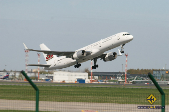 Boeing 757-256