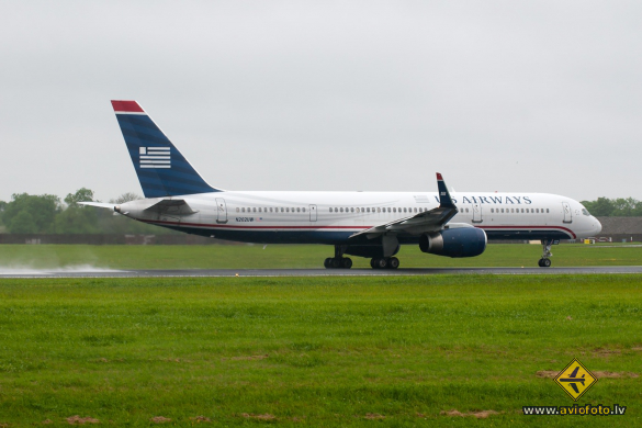 Boeing 757-2B7