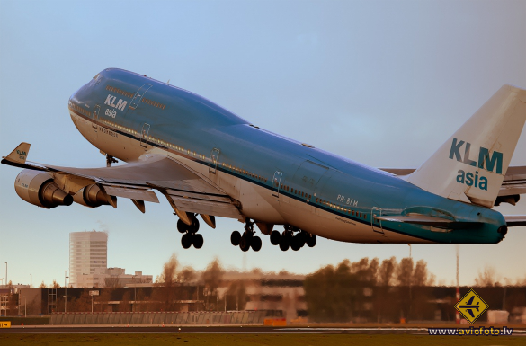 Boeing 747-406M