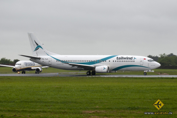 Boeing 737-4Q8