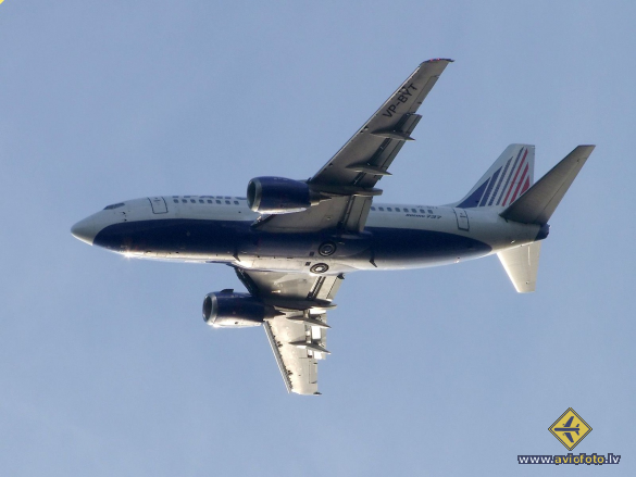 Boeing 737-524