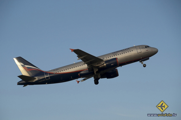 Airbus A320-214