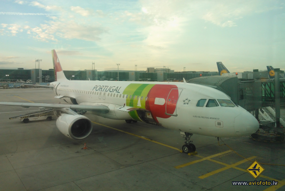 Airbus A320-214