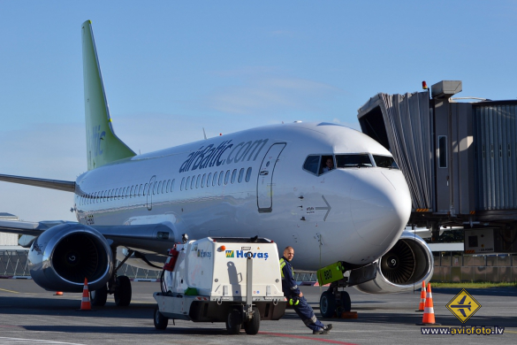 Boeing 737-33V