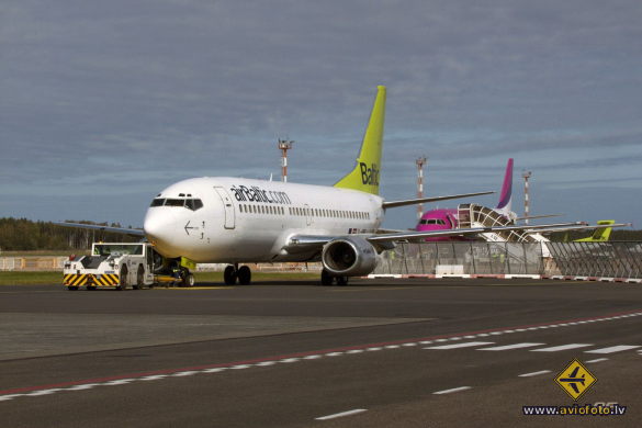 Boeing 737-31S