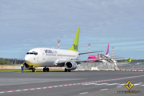 Boeing 737-31S