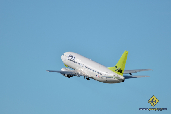 Boeing 737-31S