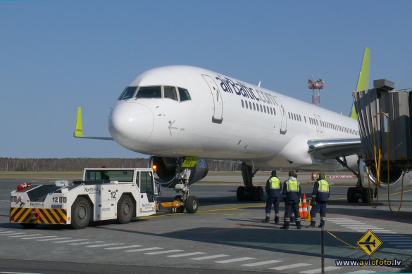 Boeing 757-256