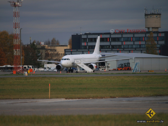 Airbus A320-211