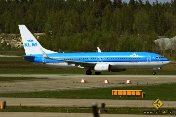 Boeing 737-8K2