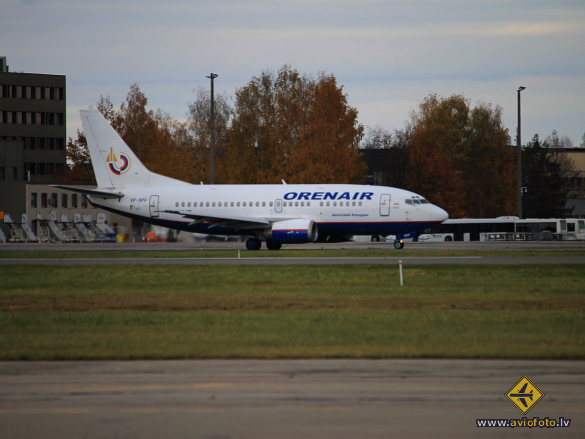 Boeing 737-5H6