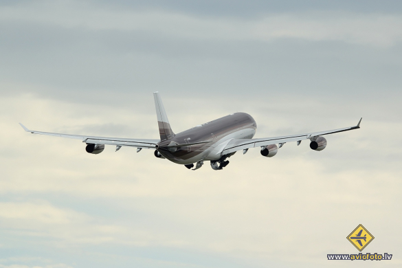 Airbus A340-313X