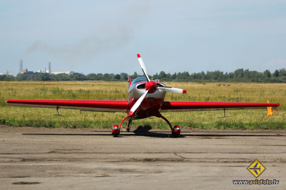Extra EA-300L