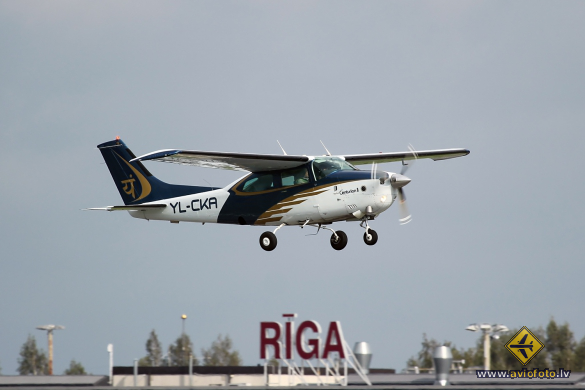 Cessna T210L Turbo Centurion II