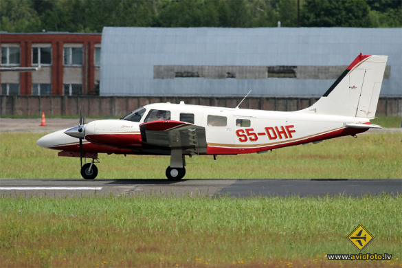 Piper PA-34-220T Seneca V