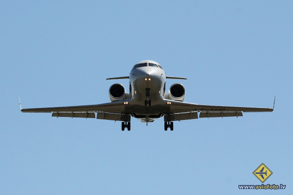 Bombardier Challenger 604 (CL-600-2B16)