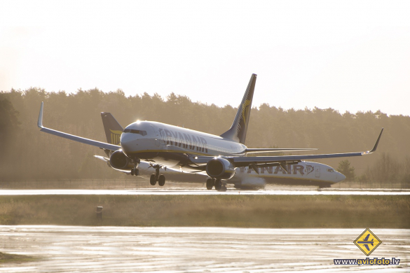 Boeing 737-8AS