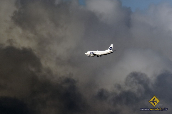 Boeing 737-524