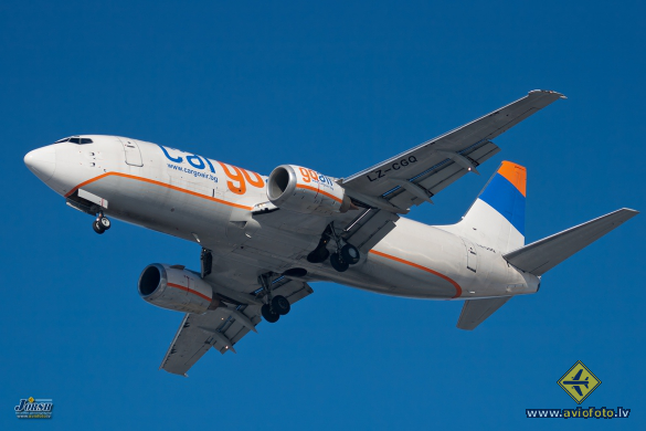 Boeing 737-3Y5(SF)