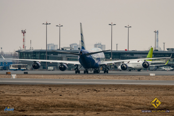 Boeing 747-428M(BCF)