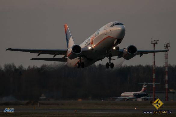 Boeing 737-3Y5(SF)