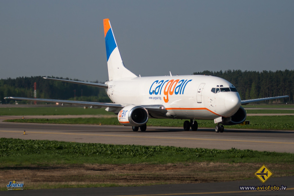 Boeing 737-3Y5(SF)