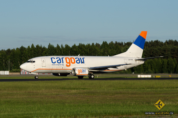 Boeing 737-3Y5(SF)