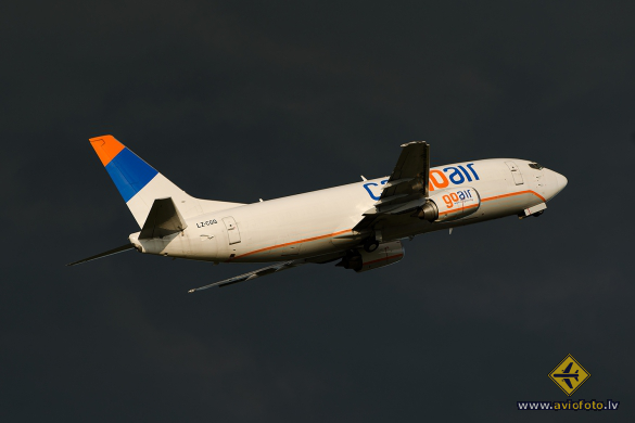 Boeing 737-3Y5(SF)