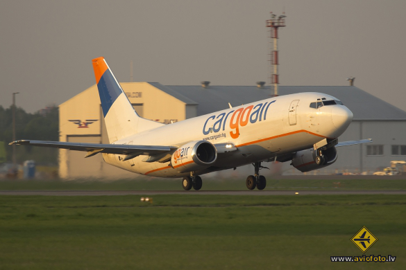 Boeing 737-3Y5(SF)