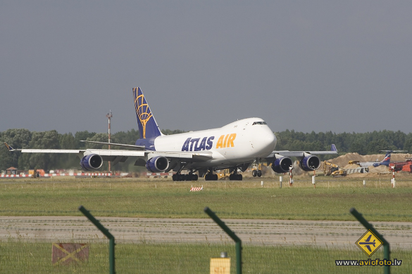 Boeing 747-47UF/SCD